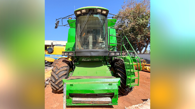LOTE 03 - COLHEITADEIRA 1550 E PLATAFORMA 23 PÉS 620F JOHN DEERE ANO 2003