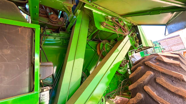 LOTE 03 - COLHEITADEIRA 1550 E PLATAFORMA 23 PÉS 620F JOHN DEERE ANO 2003