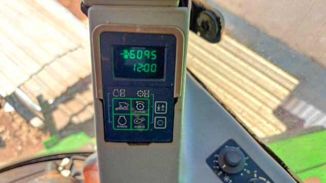 LOTE 03 - COLHEITADEIRA 1550 E PLATAFORMA 23 PÉS 620F JOHN DEERE ANO 2003