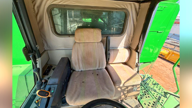 LOTE 03 - COLHEITADEIRA 1550 E PLATAFORMA 23 PÉS 620F JOHN DEERE ANO 2003