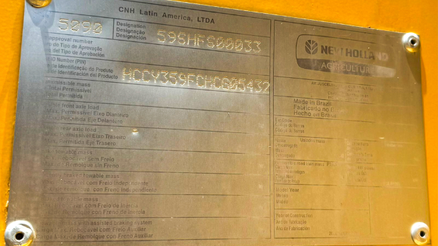 LOTE 05 - COLHEITADEIRA TC5090 E PLATAFORMA 25 PÉS NEW HOLLAND ANO 2017/2016