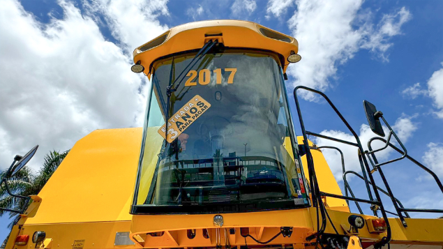 LOTE 05 - COLHEITADEIRA TC5090 E PLATAFORMA 25 PÉS NEW HOLLAND ANO 2017/2016