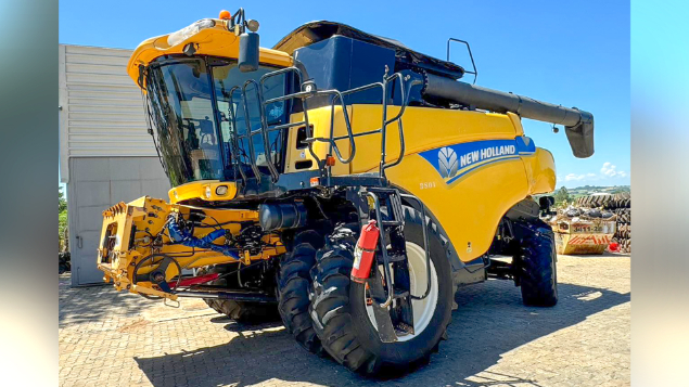 LOTE 06 - COLHEITADEIRA CR6080 E PLATAFORMA 30 PÉS NEW HOLLAND ANO 2014