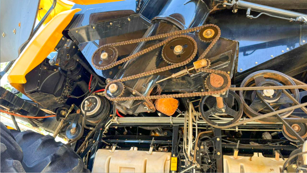 LOTE 06 - COLHEITADEIRA CR6080 E PLATAFORMA 30 PÉS NEW HOLLAND ANO 2014