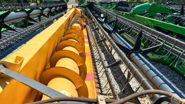 LOTE 06 - COLHEITADEIRA CR6080 E PLATAFORMA 30 PÉS NEW HOLLAND ANO 2014