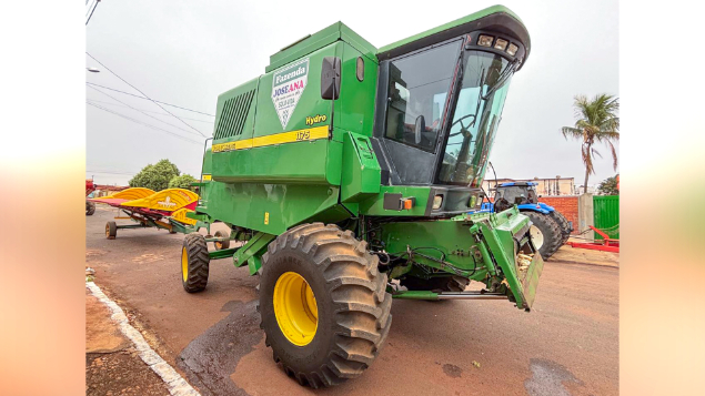 LOTE 07 - COLHEITADEIRA 1175 E PLATAFORMA 319 JOHN DEERE E CARRETINHA DE TRANSPORTE CTP ANO 2009