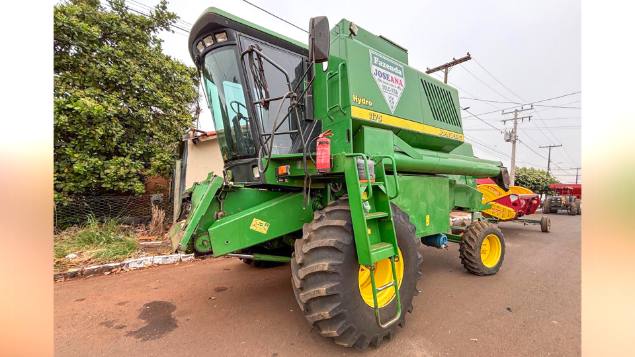 LOTE 07 - COLHEITADEIRA 1175 E PLATAFORMA 319 JOHN DEERE E CARRETINHA DE TRANSPORTE CTP ANO 2009