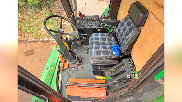 LOTE 07 - COLHEITADEIRA 1175 E PLATAFORMA 319 JOHN DEERE E CARRETINHA DE TRANSPORTE CTP ANO 2009