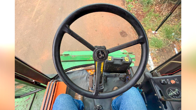 LOTE 07 - COLHEITADEIRA 1175 E PLATAFORMA 319 JOHN DEERE E CARRETINHA DE TRANSPORTE CTP ANO 2009