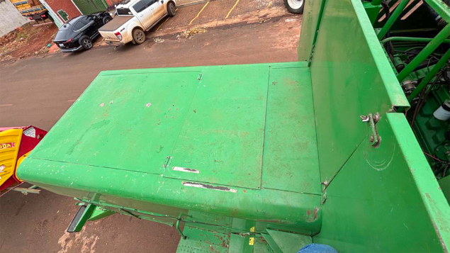 LOTE 07 - COLHEITADEIRA 1175 E PLATAFORMA 319 JOHN DEERE E CARRETINHA DE TRANSPORTE CTP ANO 2009