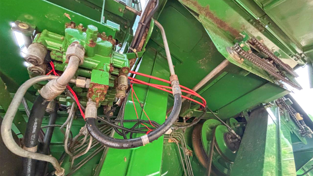 LOTE 07 - COLHEITADEIRA 1175 E PLATAFORMA 319 JOHN DEERE E CARRETINHA DE TRANSPORTE CTP ANO 2009