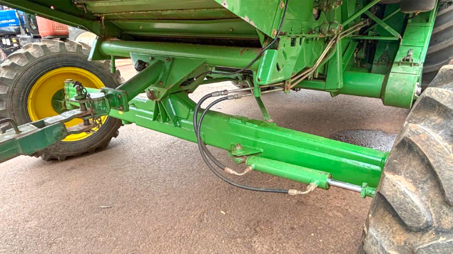 LOTE 07 - COLHEITADEIRA 1175 E PLATAFORMA 319 JOHN DEERE E CARRETINHA DE TRANSPORTE CTP ANO 2009