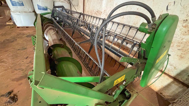 LOTE 07 - COLHEITADEIRA 1175 E PLATAFORMA 319 JOHN DEERE E CARRETINHA DE TRANSPORTE CTP ANO 2009