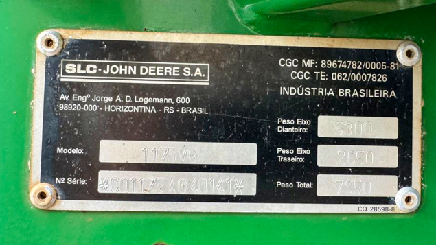 LOTE 08 - COLHEITADEIRA 1175 E PLATAFORMA 16 PÉS JOHN DEERE ANO 2000