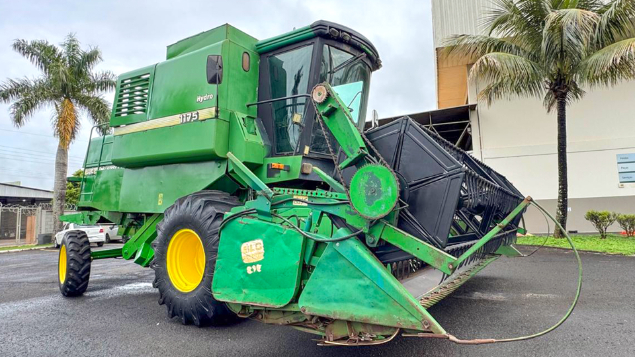 LOTE 08 - COLHEITADEIRA 1175 E PLATAFORMA 16 PÉS JOHN DEERE ANO 2000