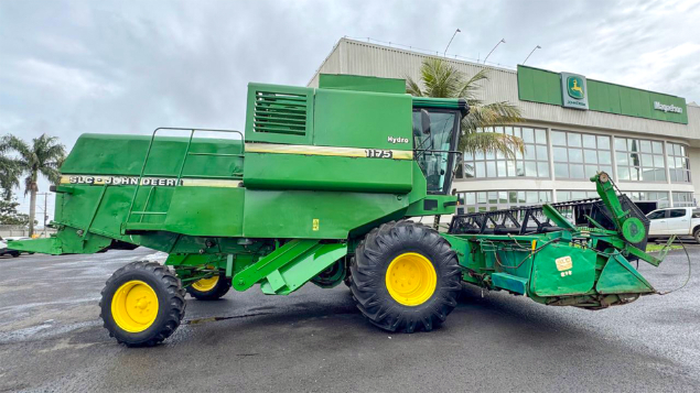 LOTE 08 - COLHEITADEIRA 1175 E PLATAFORMA 16 PÉS JOHN DEERE ANO 2000