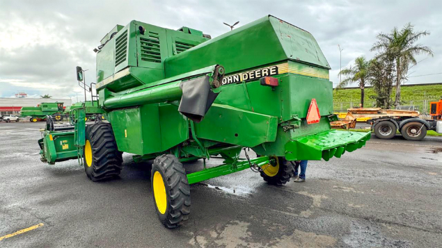 LOTE 08 - COLHEITADEIRA 1175 E PLATAFORMA 16 PÉS JOHN DEERE ANO 2000