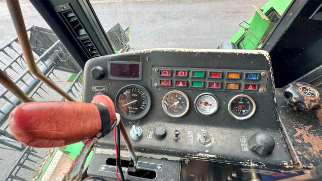 LOTE 08 - COLHEITADEIRA 1175 E PLATAFORMA 16 PÉS JOHN DEERE ANO 2000