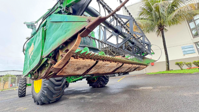 LOTE 08 - COLHEITADEIRA 1175 E PLATAFORMA 16 PÉS JOHN DEERE ANO 2000