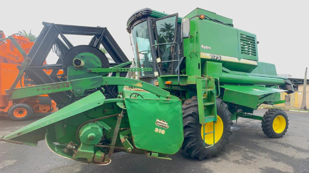 LOTE 08 - COLHEITADEIRA 1175 E PLATAFORMA 16 PÉS JOHN DEERE ANO 2000