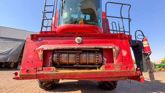 LOTE 09 - COLHEITADEIRA 2566 E PLATAFORMA 25 PÉS CASE ANO 2012