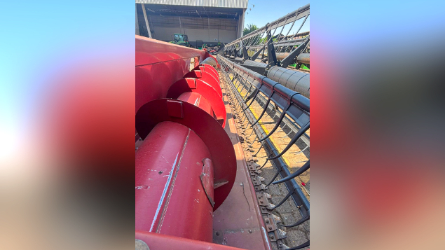 LOTE 09 - COLHEITADEIRA 2566 E PLATAFORMA 25 PÉS CASE ANO 2012