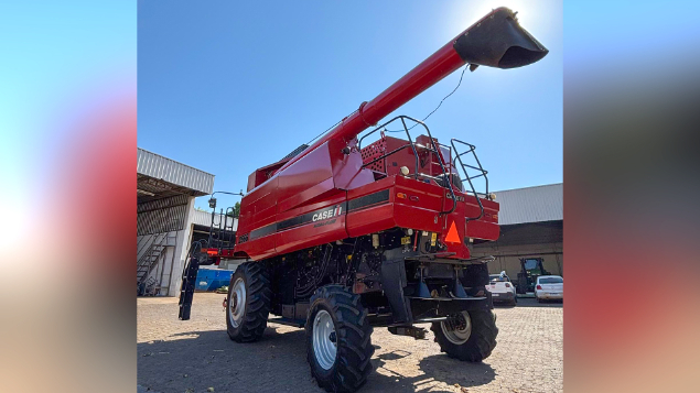 LOTE 09 - COLHEITADEIRA 2566 E PLATAFORMA 25 PÉS CASE ANO 2012