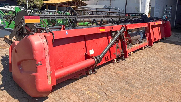 LOTE 09 - COLHEITADEIRA 2566 E PLATAFORMA 25 PÉS CASE ANO 2012