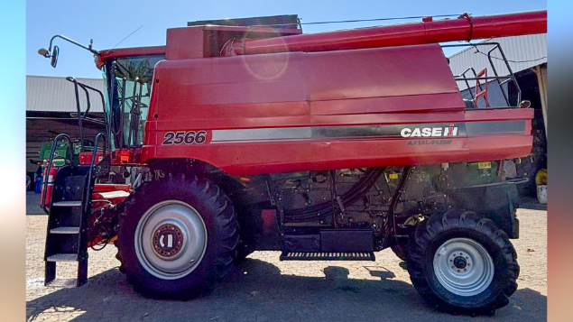 LOTE 09 - COLHEITADEIRA 2566 E PLATAFORMA 25 PÉS CASE ANO 2012