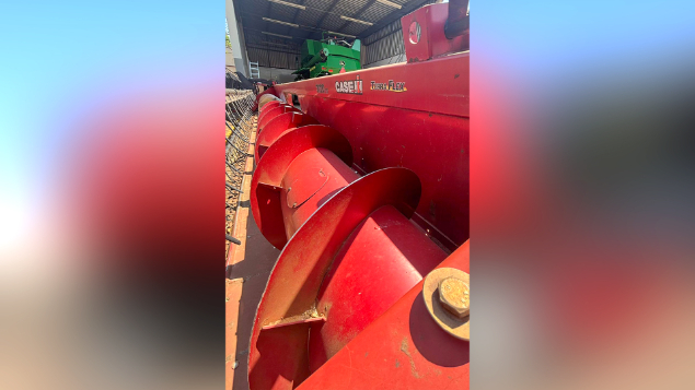 LOTE 09 - COLHEITADEIRA 2566 E PLATAFORMA 25 PÉS CASE ANO 2012