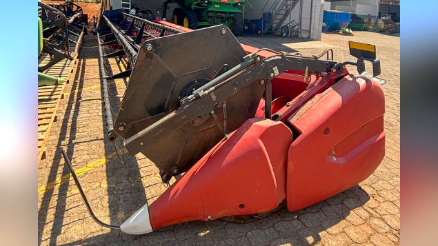 LOTE 09 - COLHEITADEIRA 2566 E PLATAFORMA 25 PÉS CASE ANO 2012