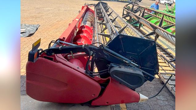 LOTE 09 - COLHEITADEIRA 2566 E PLATAFORMA 25 PÉS CASE ANO 2012