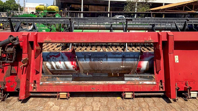 LOTE 09 - COLHEITADEIRA 2566 E PLATAFORMA 25 PÉS CASE ANO 2012