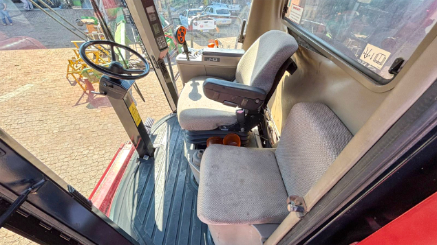 LOTE 09 - COLHEITADEIRA 2566 E PLATAFORMA 25 PÉS CASE ANO 2012