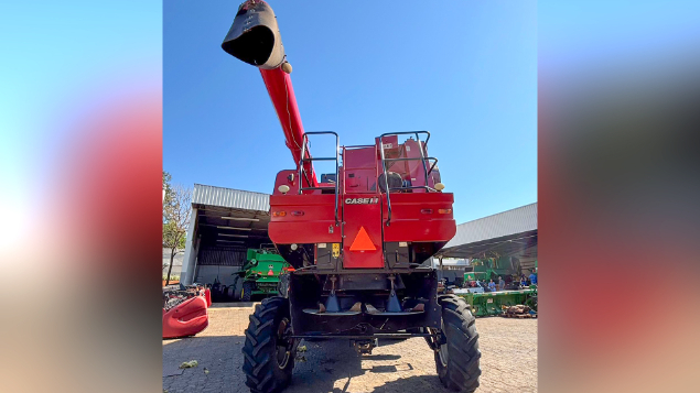 LOTE 09 - COLHEITADEIRA 2566 E PLATAFORMA 25 PÉS CASE ANO 2012