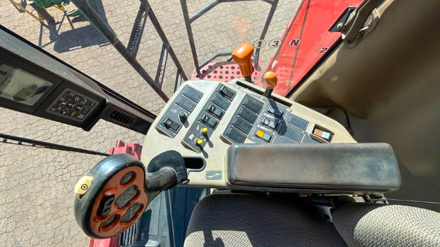 LOTE 09 - COLHEITADEIRA 2566 E PLATAFORMA 25 PÉS CASE ANO 2012