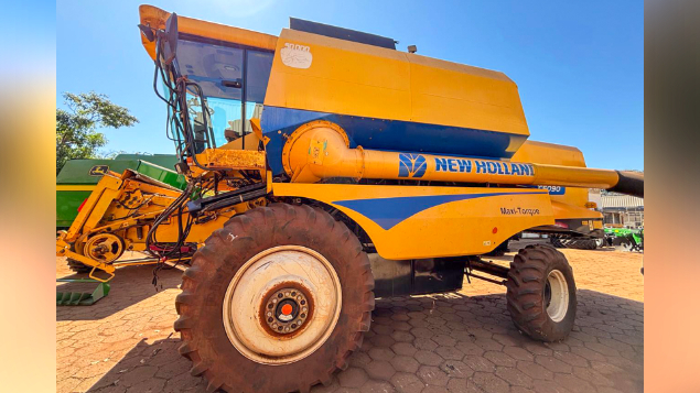 LOTE 10 - COLHEITADEIRA TC5090 E PLATAFORMA 25 PÉS NEW HOLLAND ANO 2016