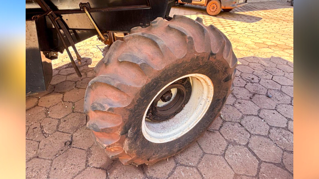 LOTE 10 - COLHEITADEIRA TC5090 E PLATAFORMA 25 PÉS NEW HOLLAND ANO 2016