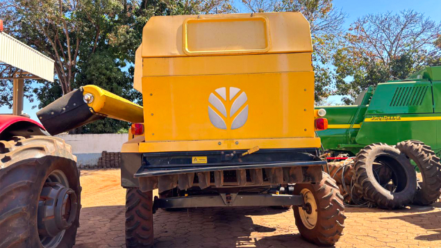 LOTE 10 - COLHEITADEIRA TC5090 E PLATAFORMA 25 PÉS NEW HOLLAND ANO 2016