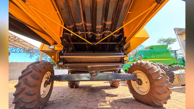 LOTE 10 - COLHEITADEIRA TC5090 E PLATAFORMA 25 PÉS NEW HOLLAND ANO 2016