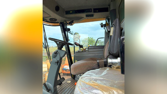 LOTE 11 - COLHEITADEIRA BC7800 E PLATAFORMA 40 PÉS VALTRA ANO 2017