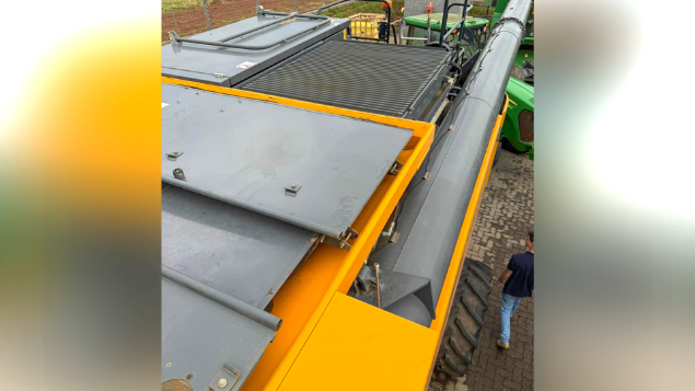 LOTE 11 - COLHEITADEIRA BC7800 E PLATAFORMA 40 PÉS VALTRA ANO 2017