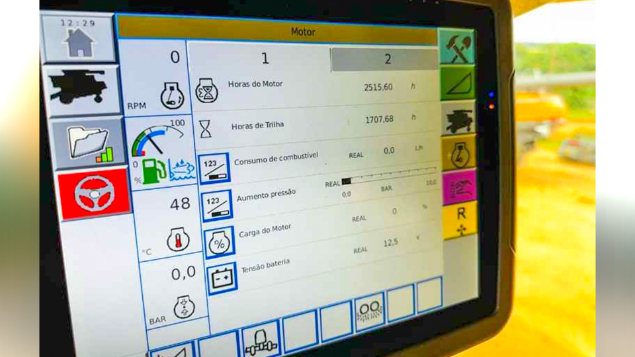 LOTE 11 - COLHEITADEIRA BC7800 E PLATAFORMA 40 PÉS VALTRA ANO 2017