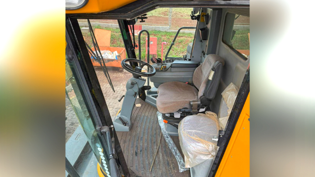 LOTE 11 - COLHEITADEIRA BC7800 E PLATAFORMA 40 PÉS VALTRA ANO 2017