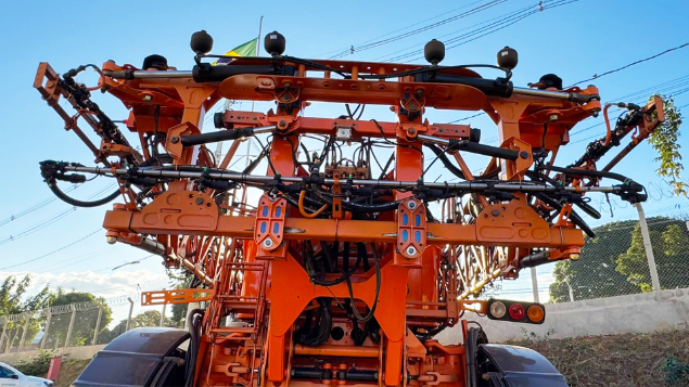 LOTE 27 - PULVERIZADOR UNIPORT 3030 JACTO ANO 2013