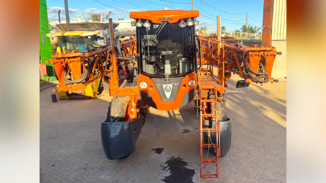 LOTE 27 - PULVERIZADOR UNIPORT 3030 JACTO ANO 2013