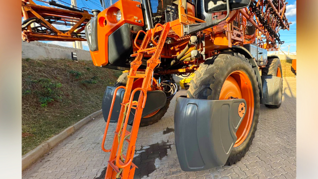 LOTE 27 - PULVERIZADOR UNIPORT 3030 JACTO ANO 2013