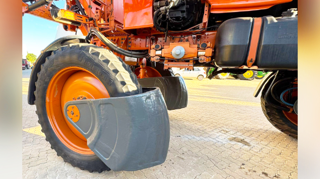 LOTE 27 - PULVERIZADOR UNIPORT 3030 JACTO ANO 2013