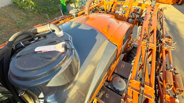 LOTE 27 - PULVERIZADOR UNIPORT 3030 JACTO ANO 2013