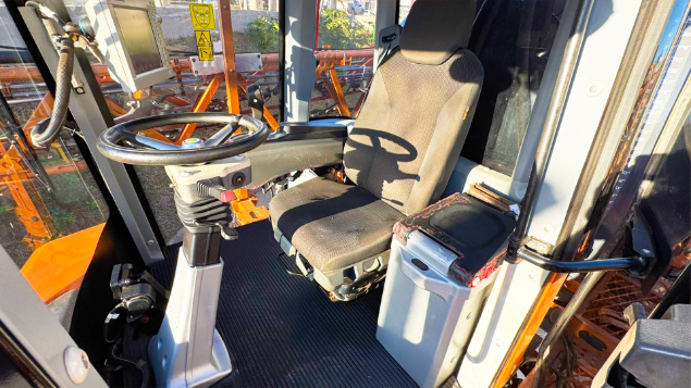 LOTE 27 - PULVERIZADOR UNIPORT 3030 JACTO ANO 2013